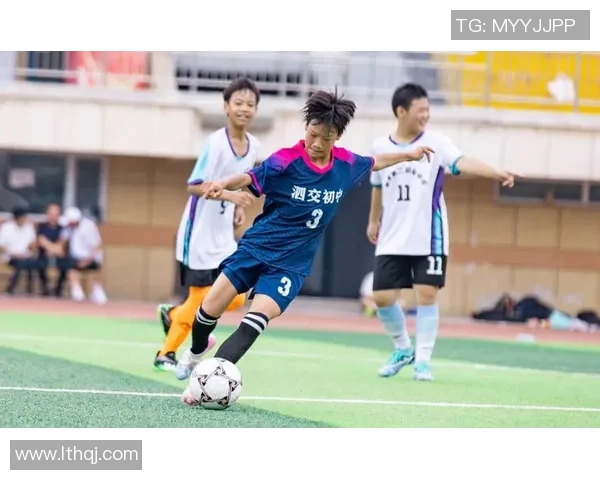 球星亲临绿茵赛场引爆激情助力足球运动全面发展 球星亲临绿茵赛场引爆激情助力足球运动全面发展