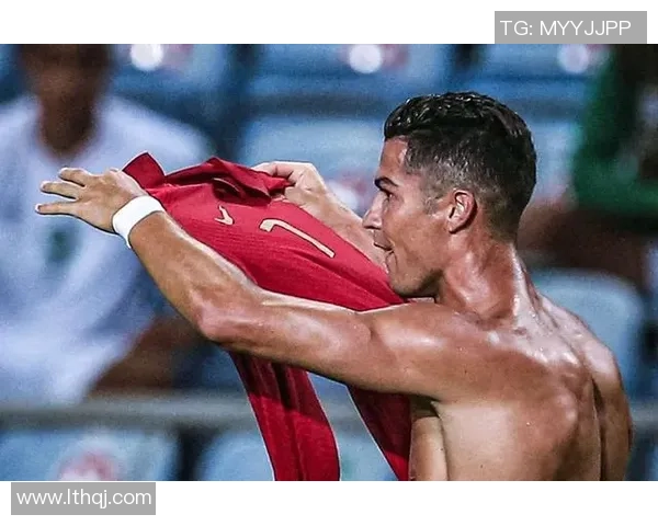 足球女星精彩瞬间凝聚力量与优雅的完美交融,展现霸气与美丽 足球女星精彩瞬间凝聚力量与优雅的完美交融,展现霸气与美丽